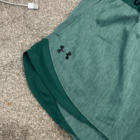 UNDER ARMOUR SHORTS - Picture 3 of 3